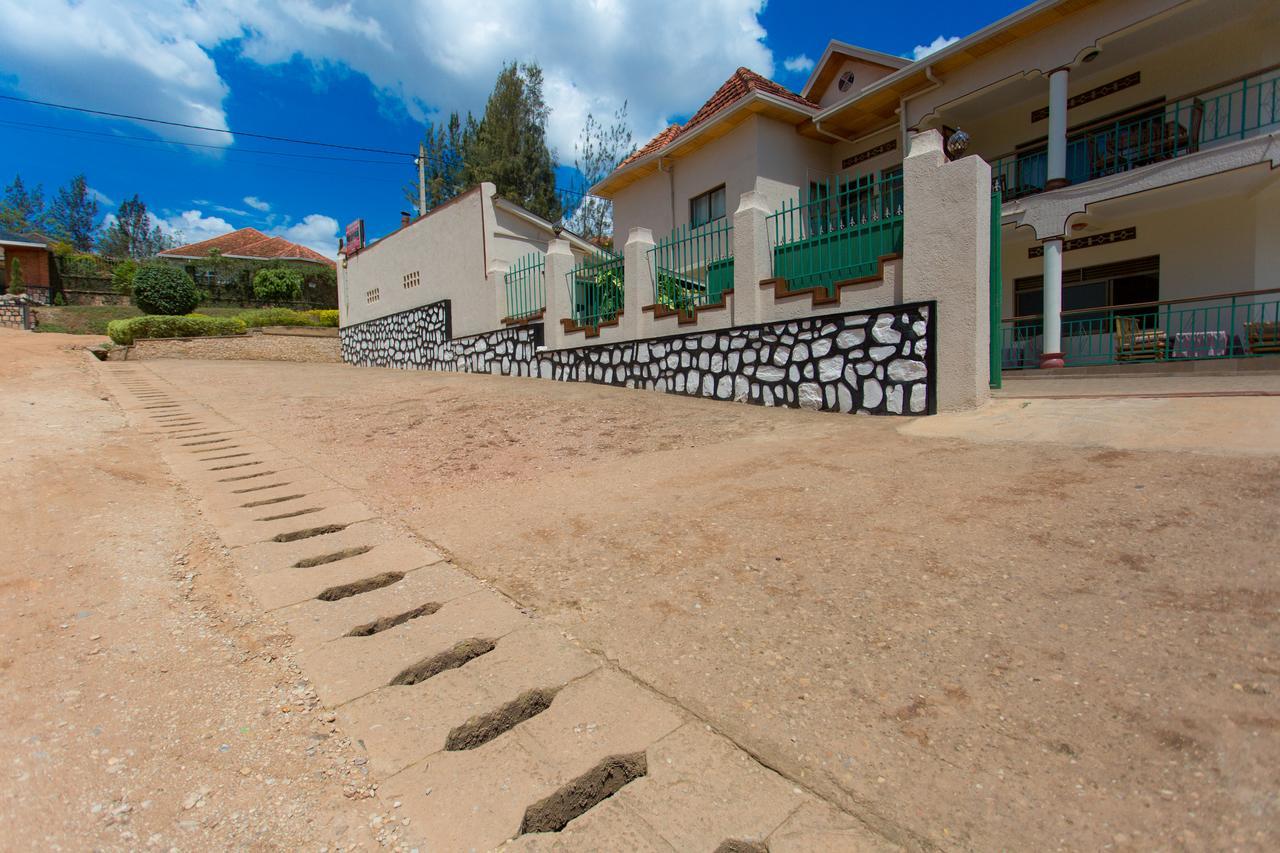 Auberge Saint Jean Leopold Kigali Bagian luar foto