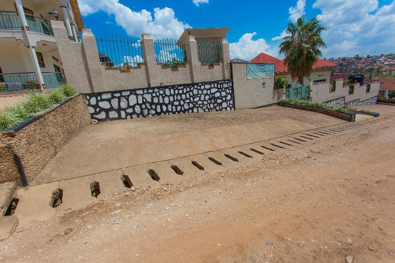 Auberge Saint Jean Leopold Kigali Bagian luar foto